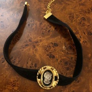 Velvet cameo choker